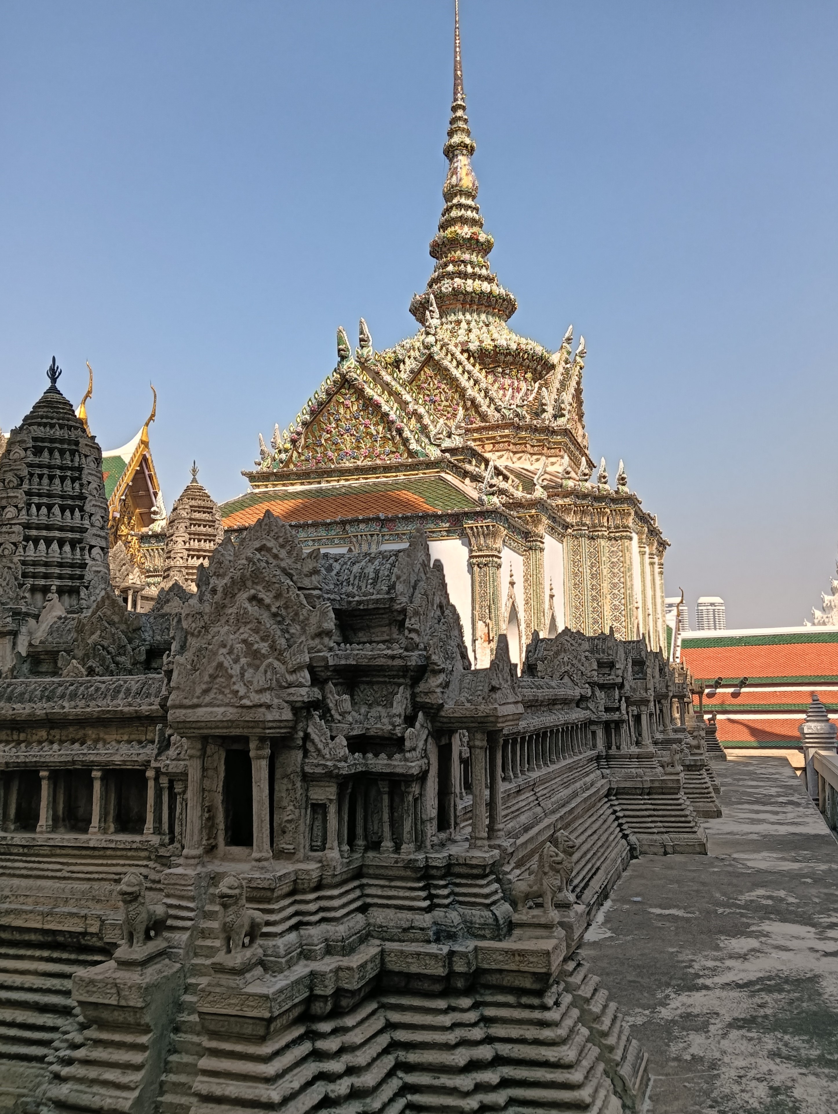 tour thailand wall-statue